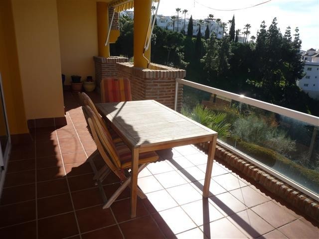 2 Bed Apartment for sale in Calahonda - 2
