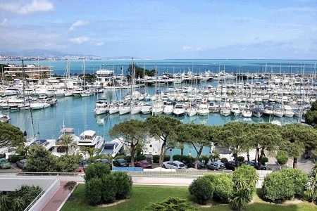 Villeneuve-Loubet. Quality apartment 76..
