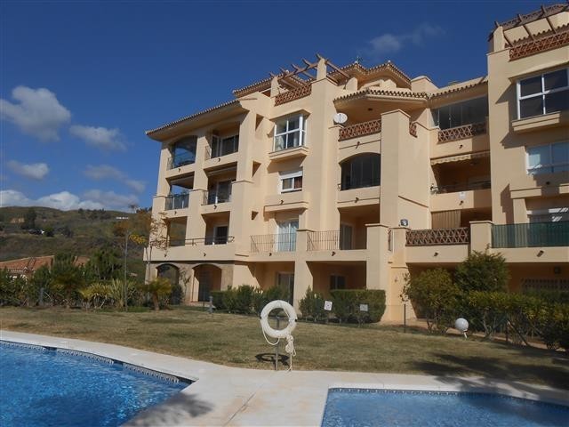 2 Bed Apartment for sale in Calahonda