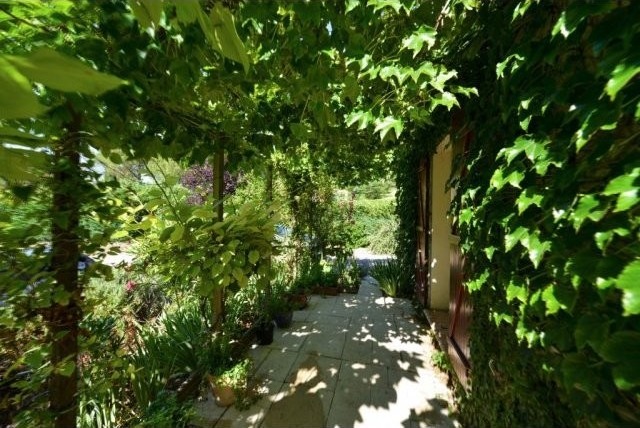 Single Storey Villa With Landscaped.. - 2