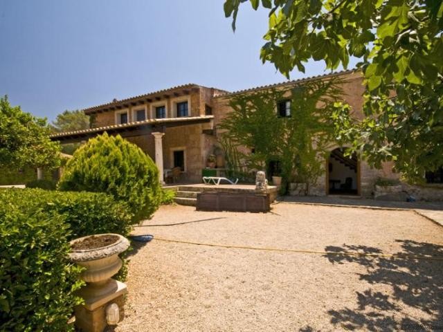 Country estate in Santa Maria from the.. - 2