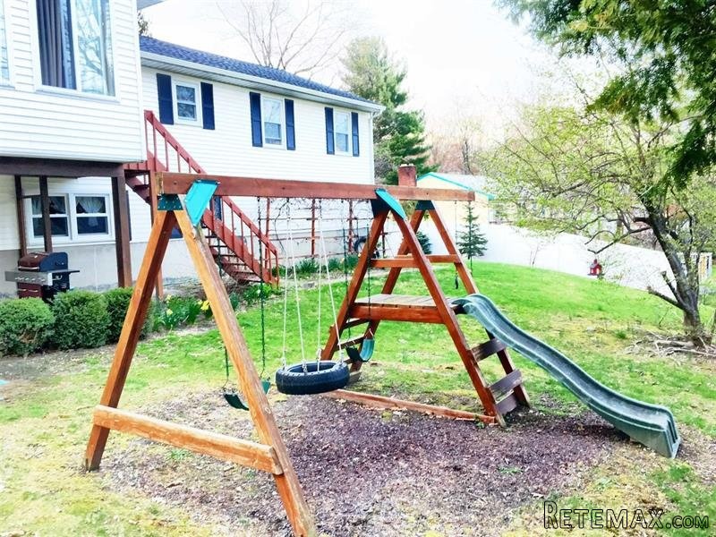 4 bedroom House For Sale: 5 Carpenter.. - 2