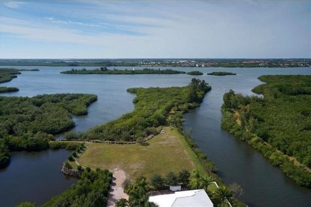Land For Sale: 325 ESTUARY DR, VERO..