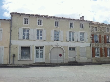 Spacious 4 bed village house near..