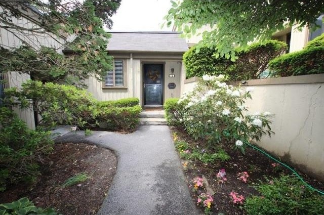 2 bedroom Condominium For Sale: Somers..