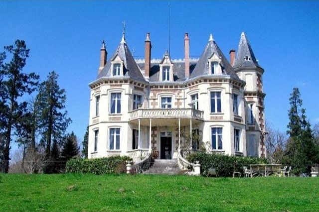 7 bedroom Castle For Sale: 03800 GANNAT