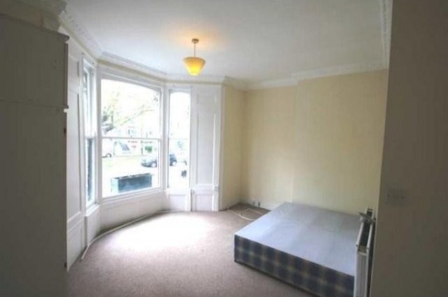2 Bed Flat/Apartment To Let in London - 2
