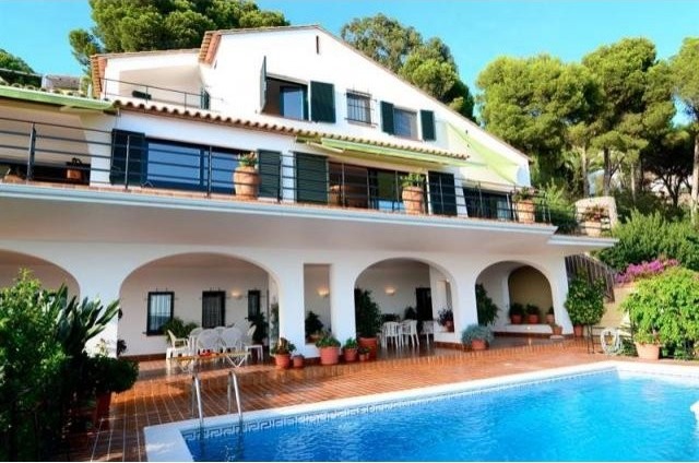 6 bedroom Cottage For Sale: GIRONA..