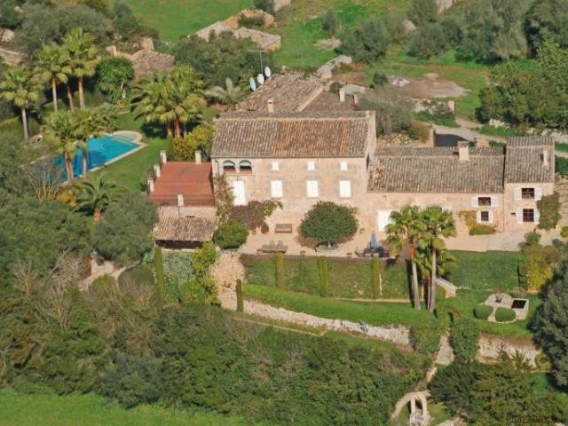 Spectacular 14th century country estate..