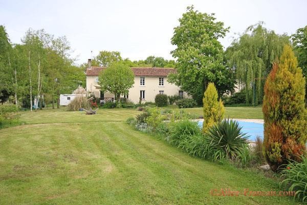 Asnieres-sur-Blour (Vienne) - Farmhouse..
