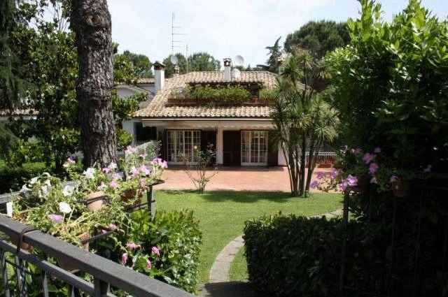 3 Bedrooms - House - For Sale