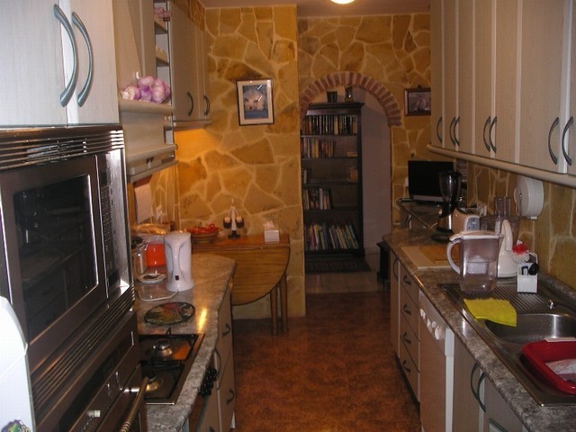 Apartment - This large 3 bed / 2 bath.. - 2