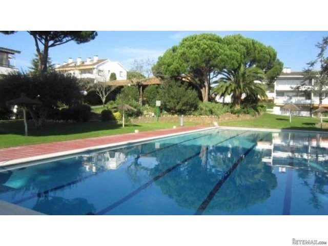 APARTMENT WITH SWIMMING POOL AND GARDEN..