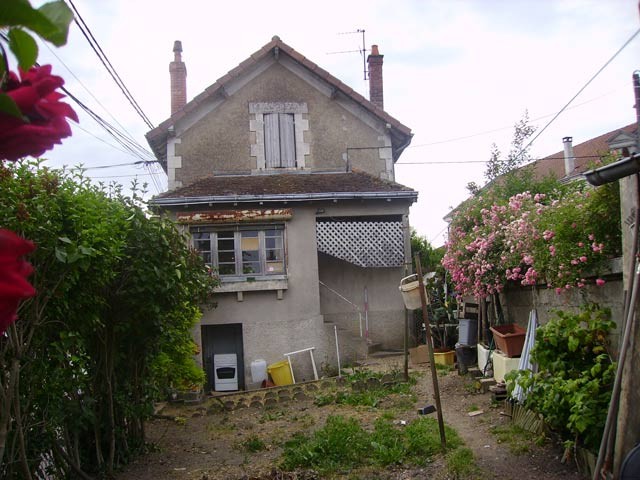 Two Bedrooms House To Be Refreshed In..