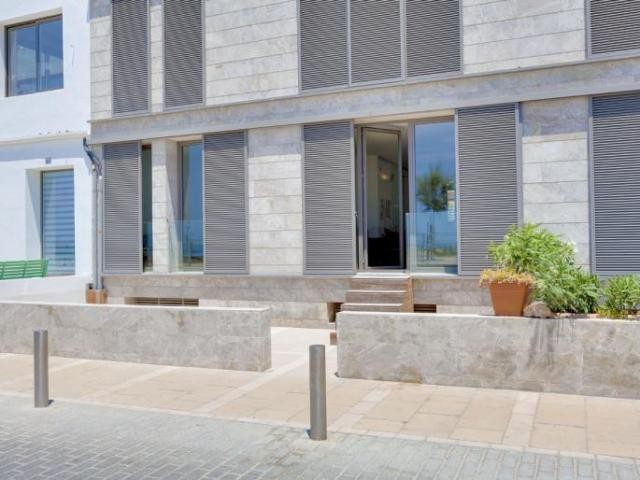 Apartment with sea views, terrace &..