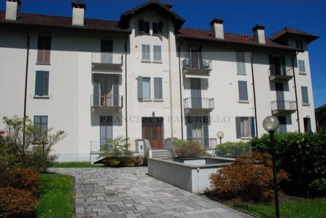 2 bedroom Apartment For Sale: Stresa, IT
