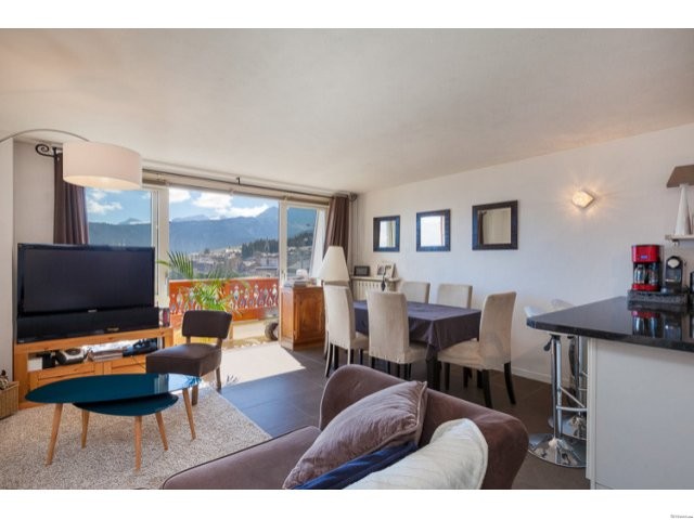 Superb 3 bed duplex apartment, right in..