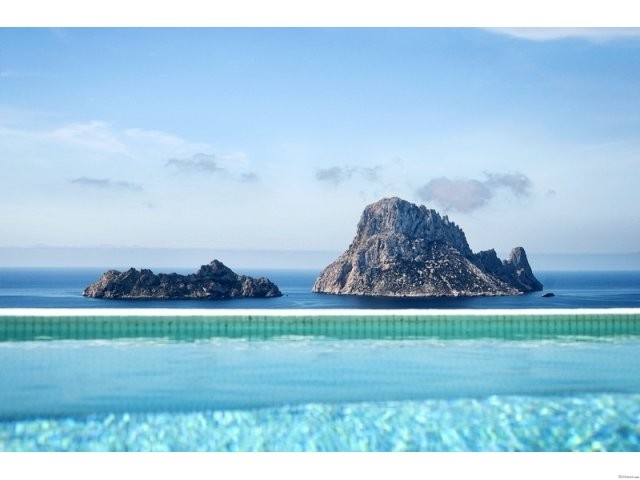 Corner Sea View Duplex In Excusive..