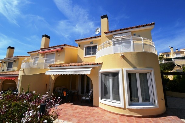 3 Bedrooms 2 Bathrooms Villa Gata*