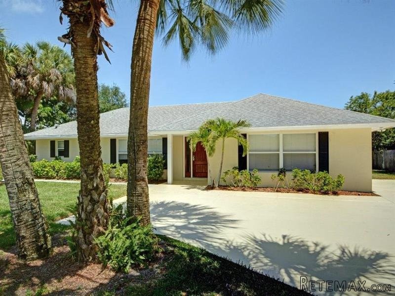 3 bedroom House For Sale: 527 E..