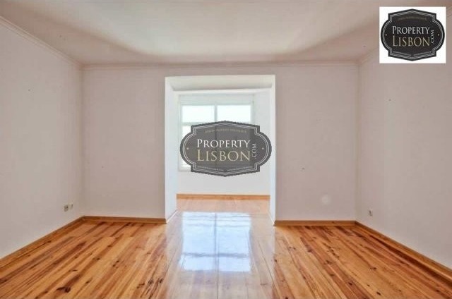 Lisbon Apartment in Graca 3 Beds