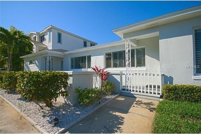 3 bedroom Property For Sale: 2500 PASS.. - 2