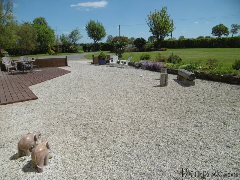 Detached House with Landscaped Gardens - 2