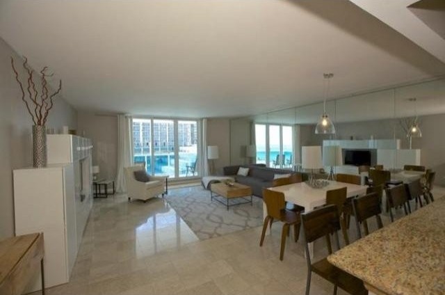 2 bedroom Flat For Sale: 2301 COLLINS.. - 2