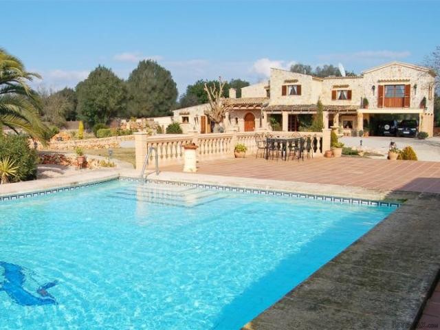Country house for horse lovers in..