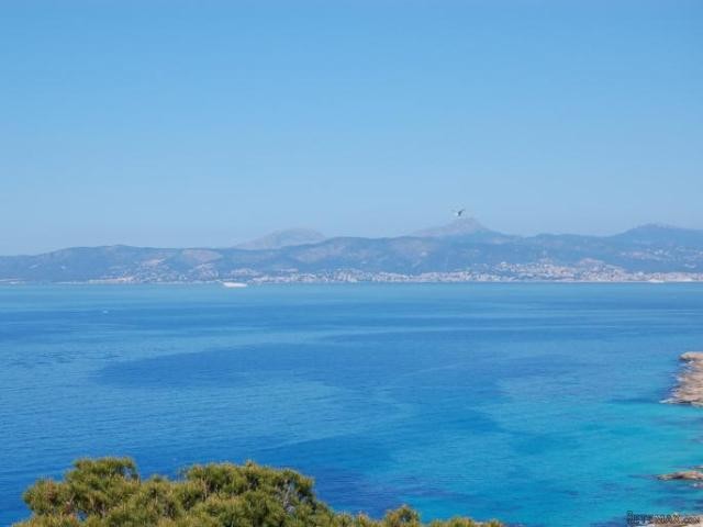 Two plots on the waterfront in Puig den..