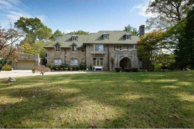 8 bedroom Residence For Sale:..
