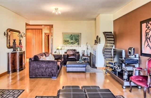 Gorgeous 4 Bedroom Duplex in Leca da..