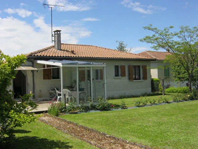 2 bedroom single storey house, near all..