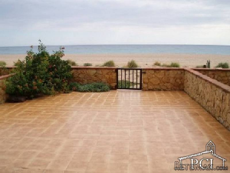 Apartment in first line to the beach. - 2