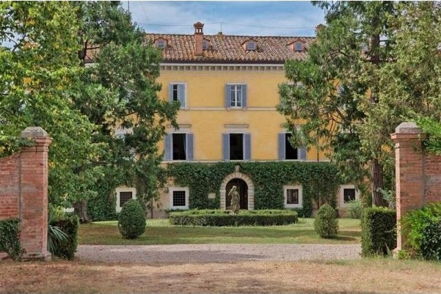 22 bedroom House For Sale: Perugia.. - 2
