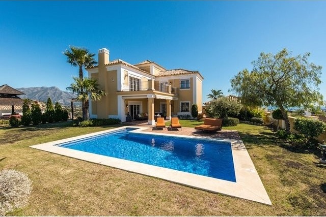 4 Bedrooms - Villa - Malaga - For Sale