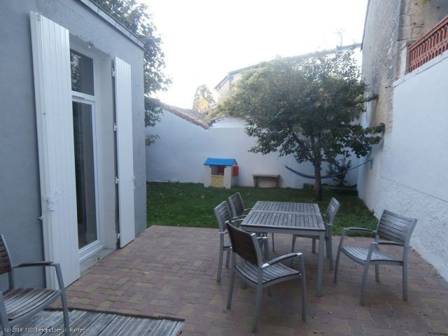 5 bedroom townhouse, with attached.. - 2