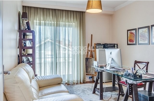 Beautiful 4 Bedroom Apartment in Foz