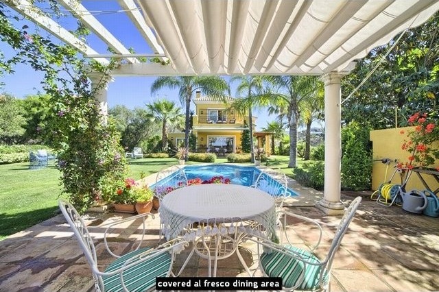 Villa for sale in El Rosario, Marbella..