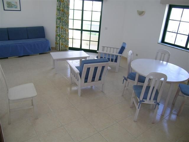 2 BED APARTMENT CLOSE TO BEACH. - 2