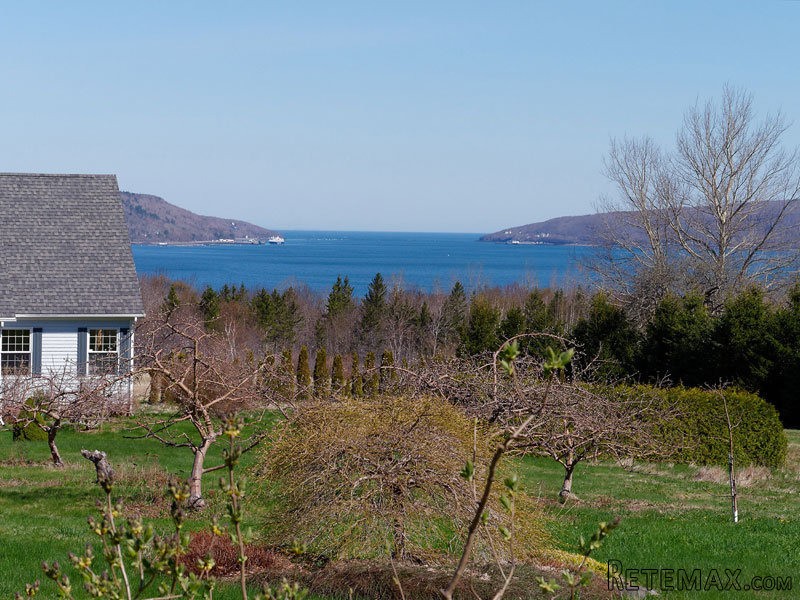 4 bedroom House For Sale: 210 West Old.. - 2