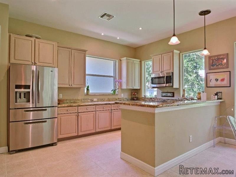 3 bedroom House For Sale: 9056.. - 2