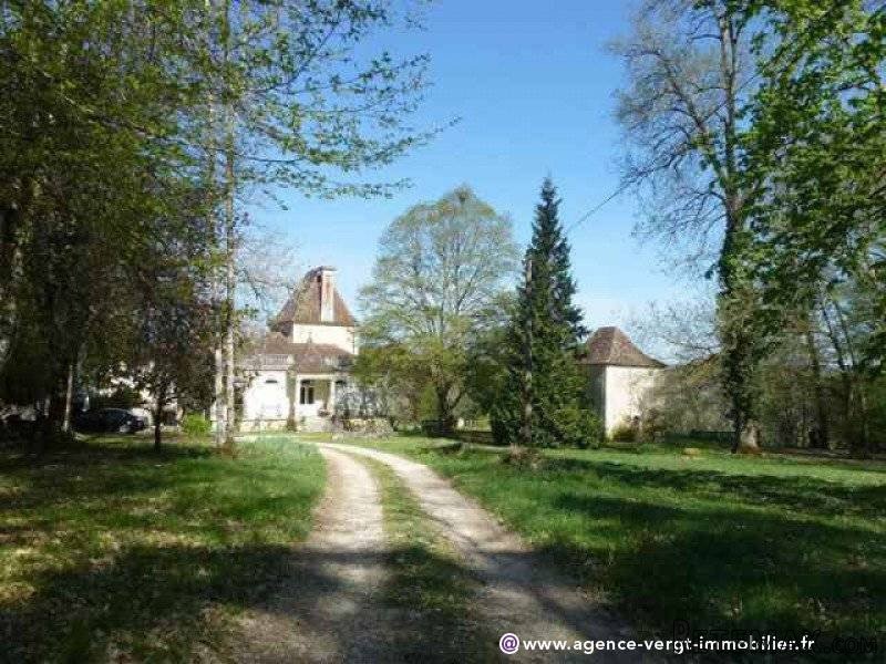Ref 1043 : Demeure Datant Du Xvii Et..