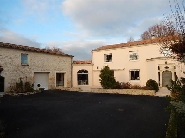 4 bedroom Villa For Sale: 79000 NIORT
