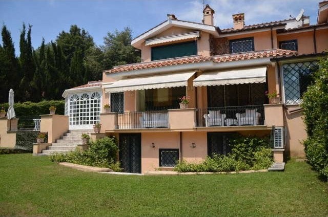 CAMILLUCCIA, ELEGANT VILLA