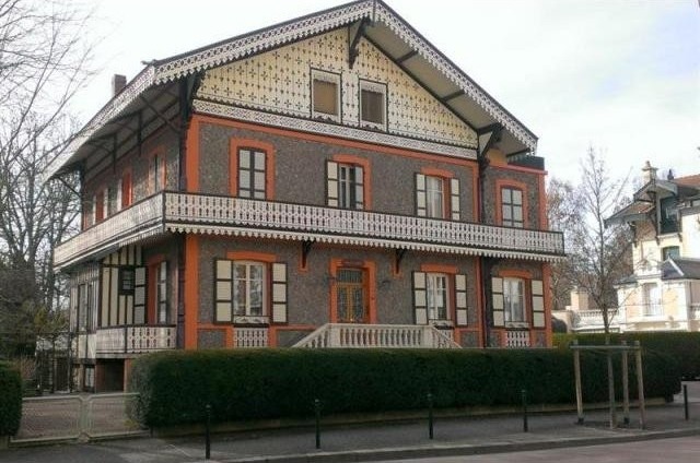 8 bedroom Town House For Sale: 03200..