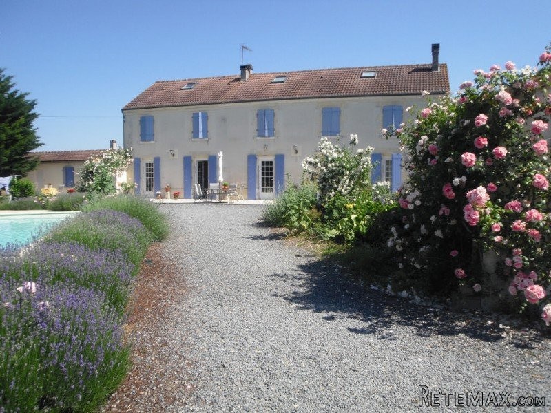 Very Pretty Stone House With Garage And..