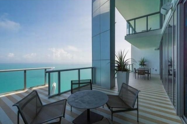 5 bedroom Flat For Sale: 17001 COLLINS..