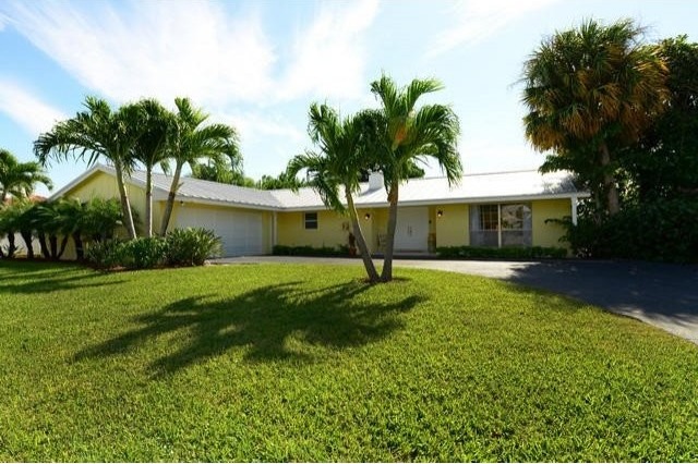 3 bedroom Residence For Sale: Singer..