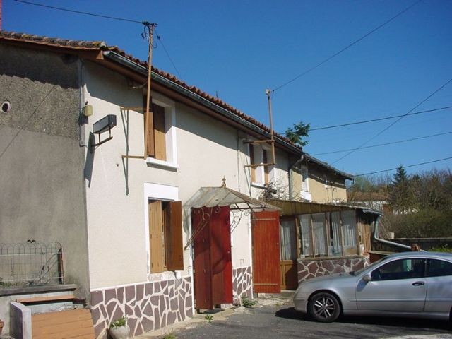 south RUFFEC, Village house with..